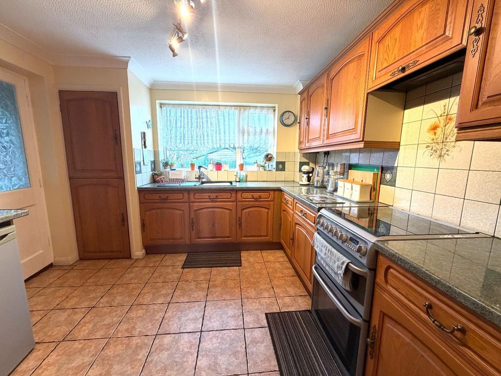 Property photo 3 of 20 Kitchen.Jpg