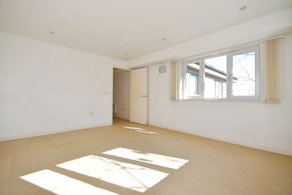 Property photo 3 of 11 Pbox-Img.Jpg