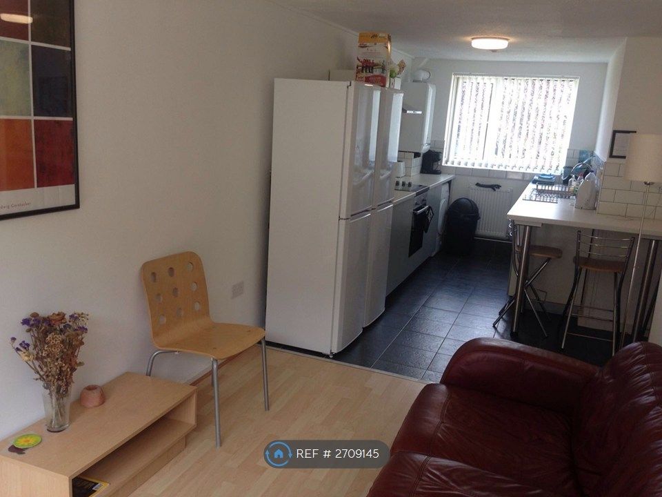 Property photo 1 of 8 Kitchen