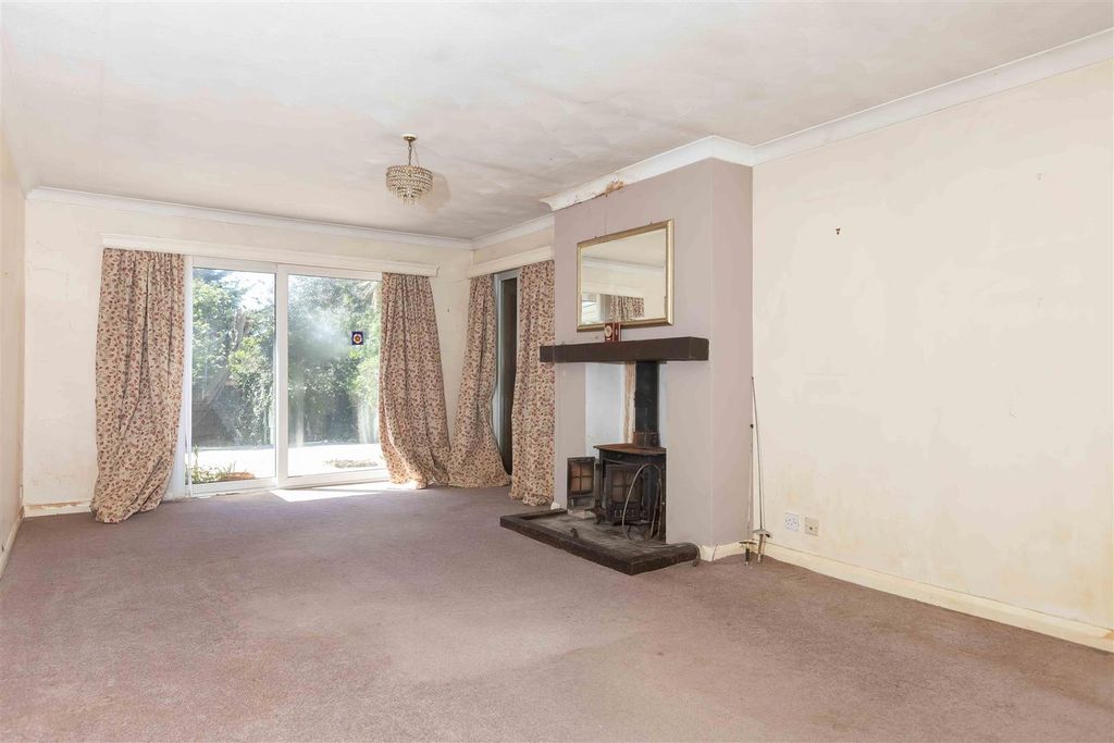 Property photo 3 of 16 Derwent Drive_5.Jpg