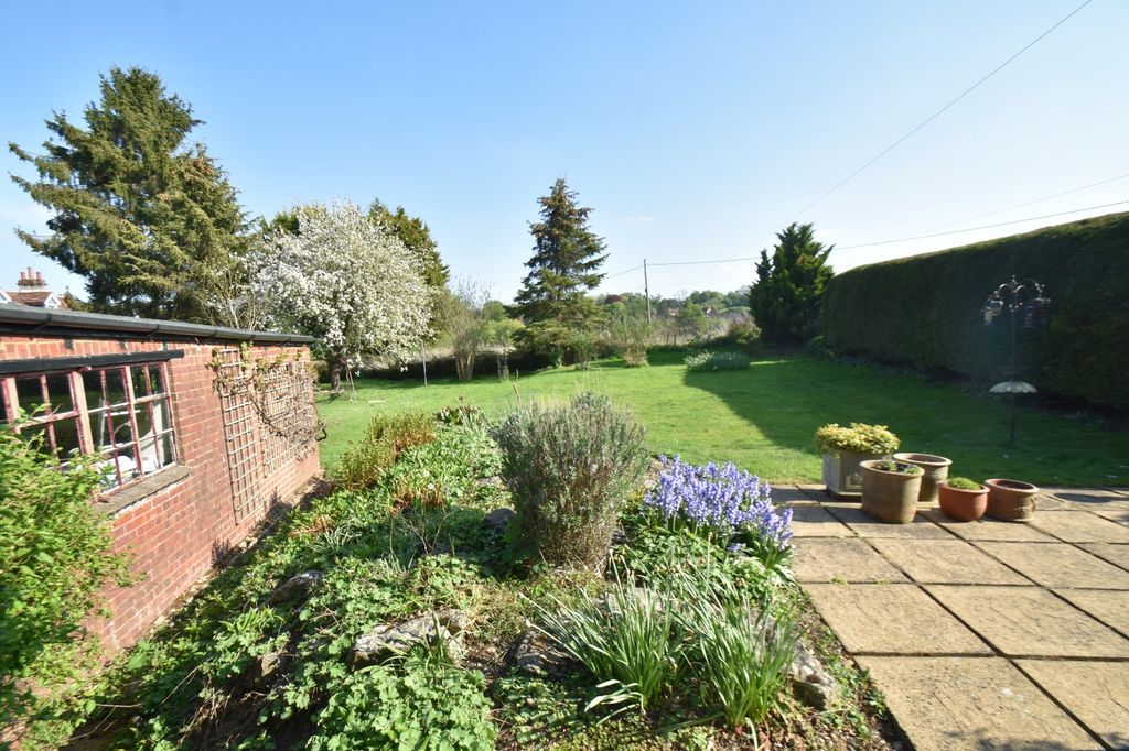 Property photo 2 of 18 Garden