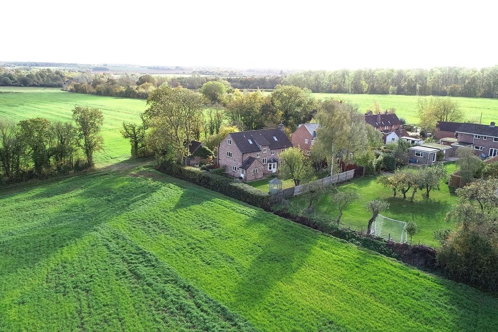 Property photo 2 of 27