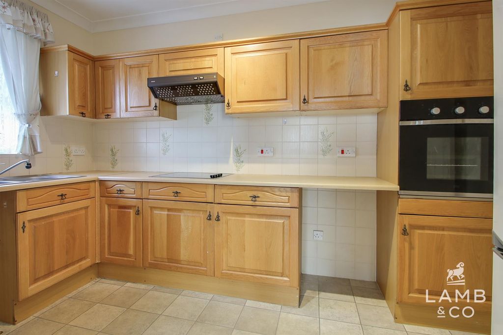 Property photo 3 of 9 Kitchen