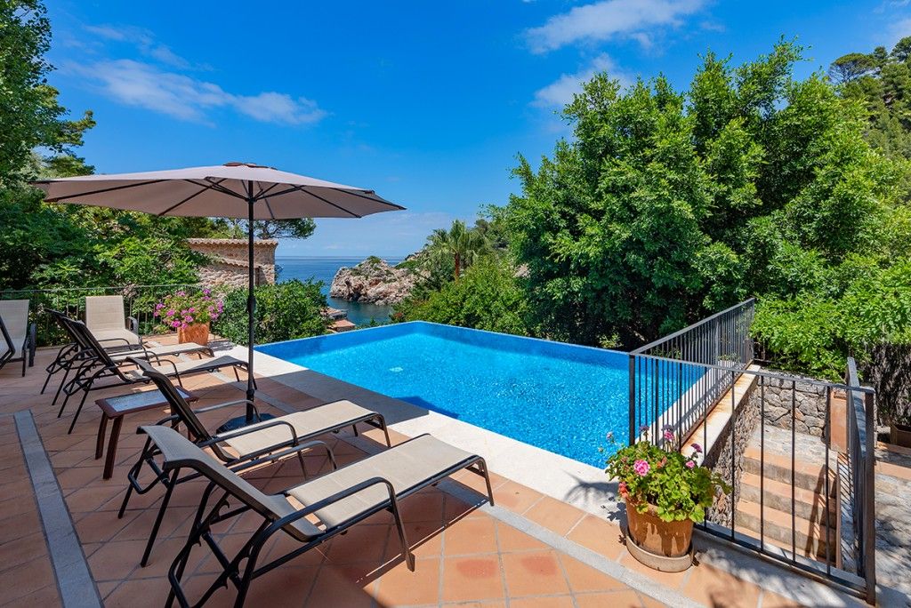 Property photo 1 of 20 Pool
