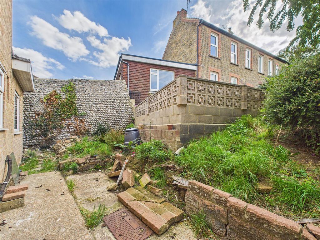 Property photo 2 of 6