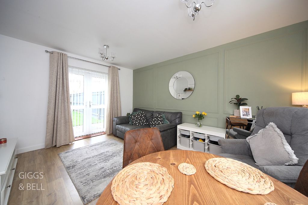 Property photo 2 of 18 4834491