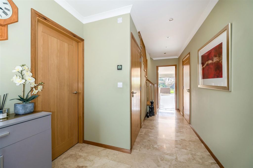 Property photo 3 of 25 Ph10_6468307.Jpg