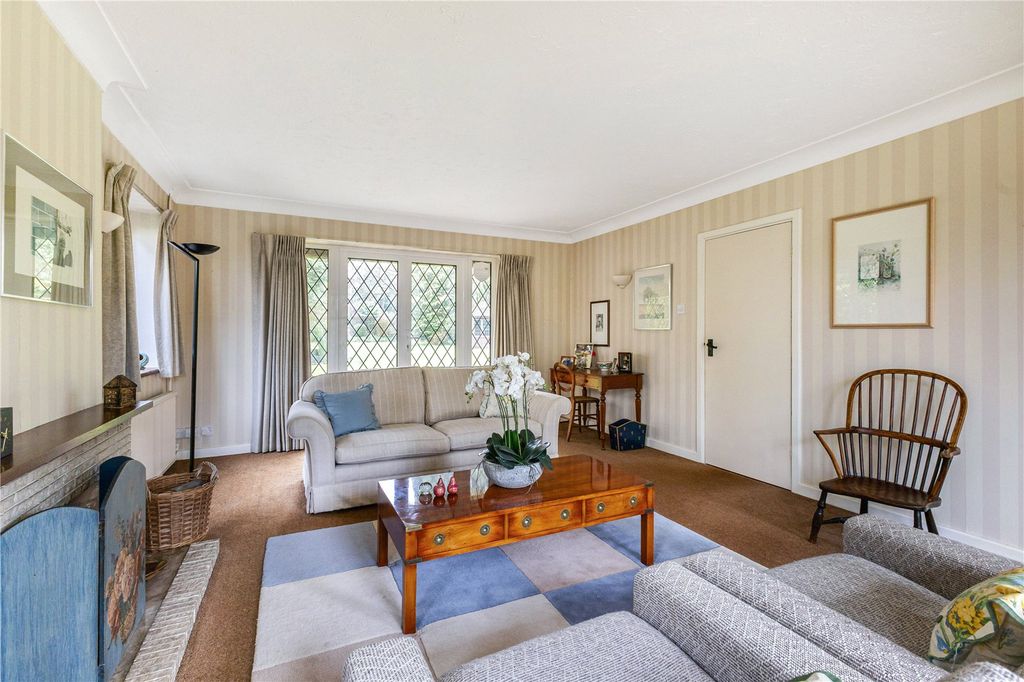 Property photo 3 of 16 Sitting Room