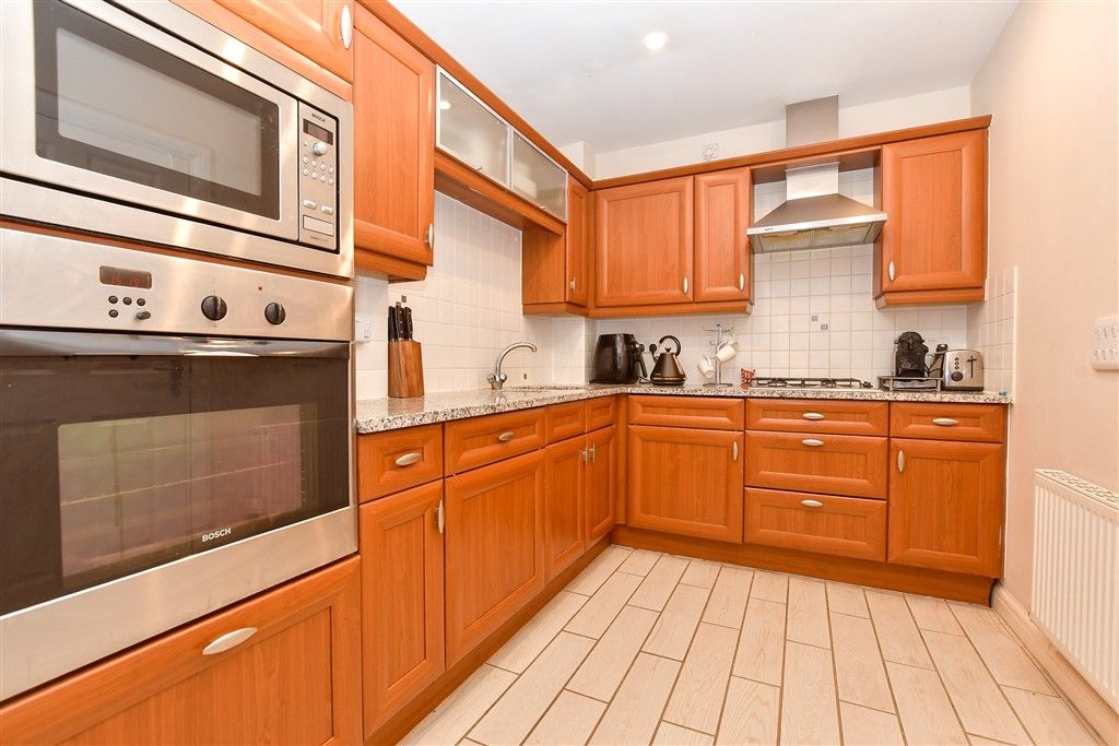 Property photo 3 of 12 Kitchen