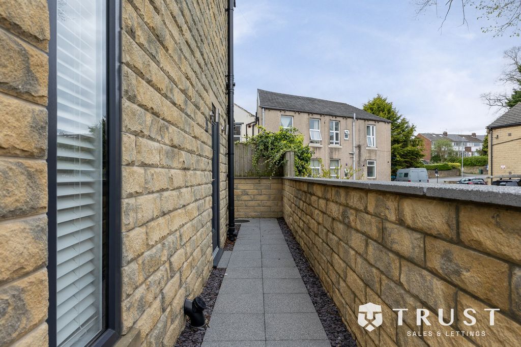 Property photo 2 of 36