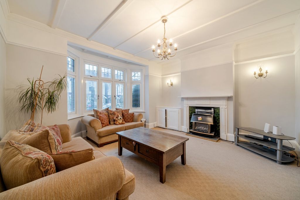 Property photo 2 of 19 Picture No. 11