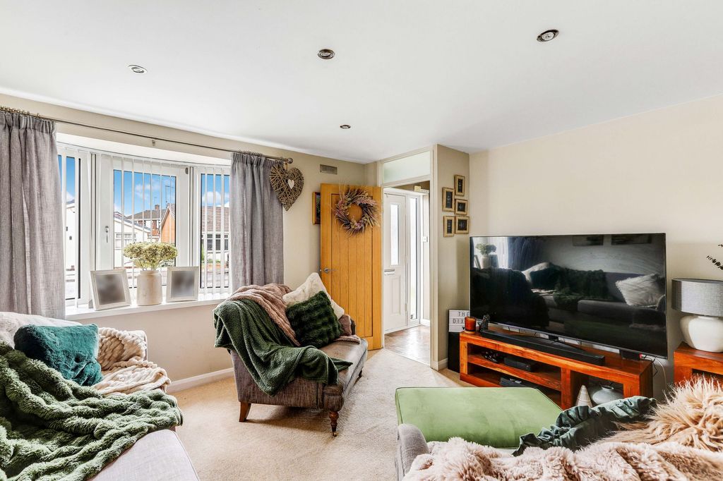 Property photo 3 of 19