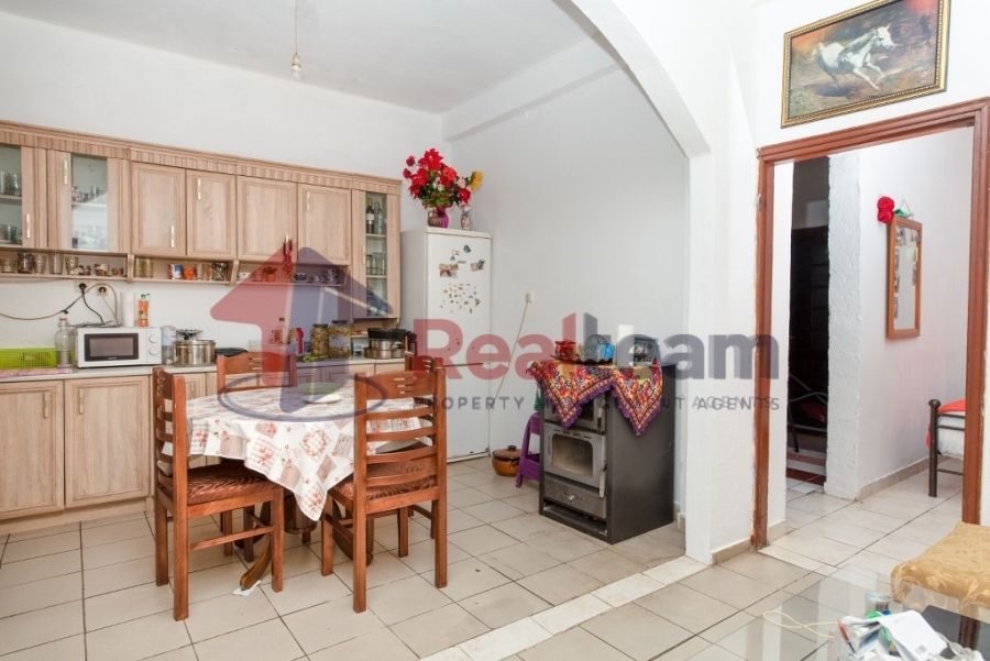 Property photo 2 of 24