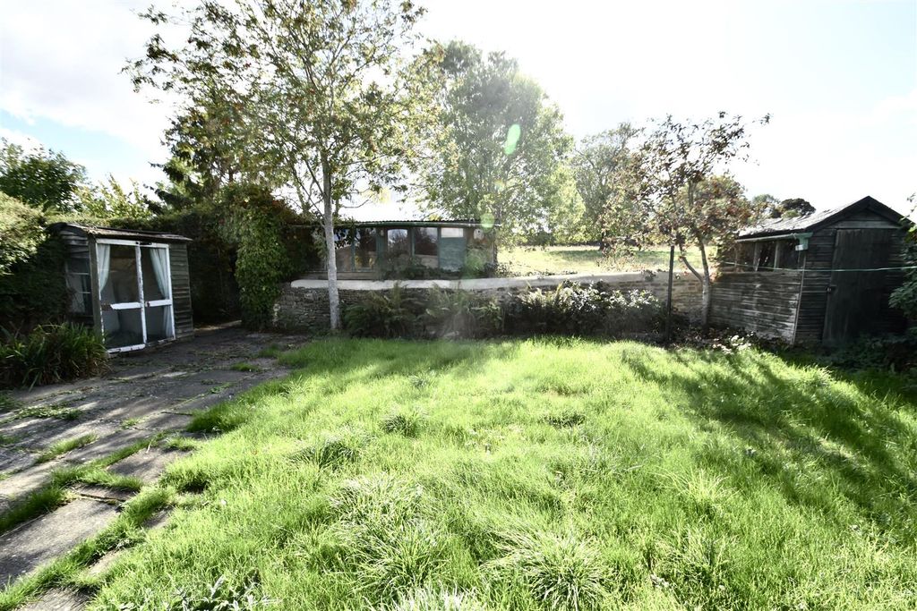 Property photo 2 of 17 Backs Onto Field
