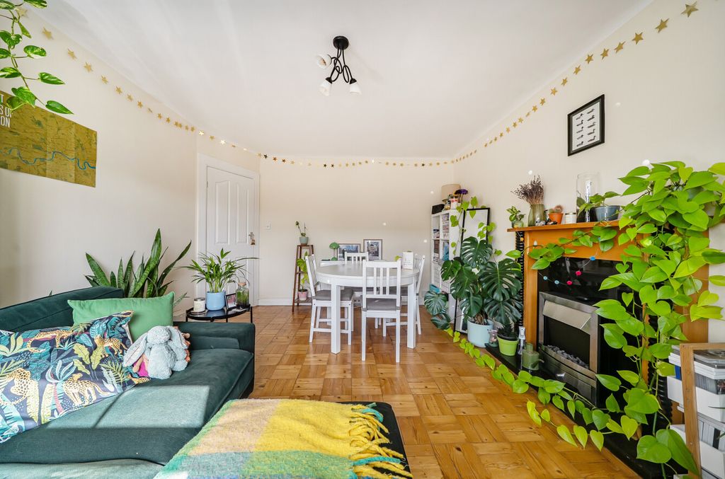 Property photo 3 of 10 1437588-17-69d6ba...