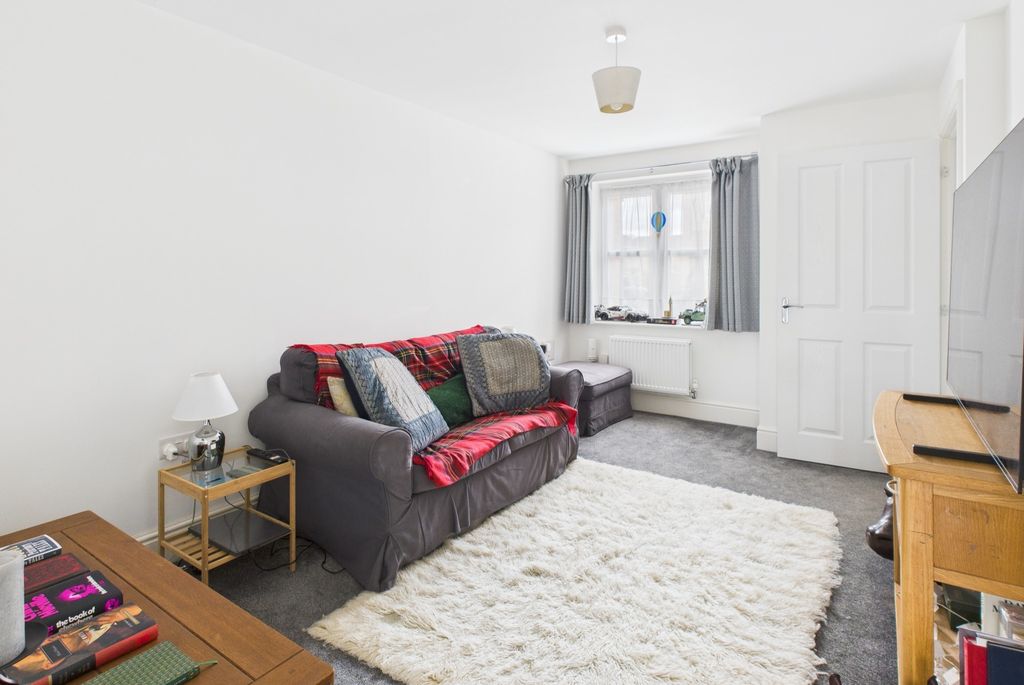 Property photo 2 of 13 Cam02519G0-Pr0262-Still008