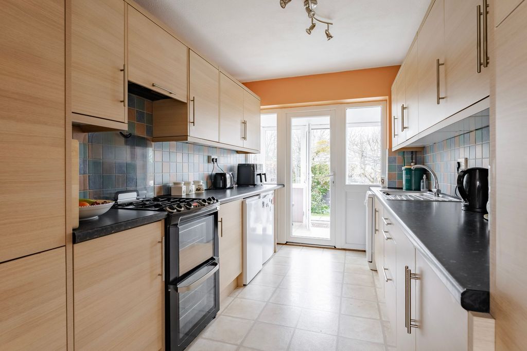 Property photo 2 of 23