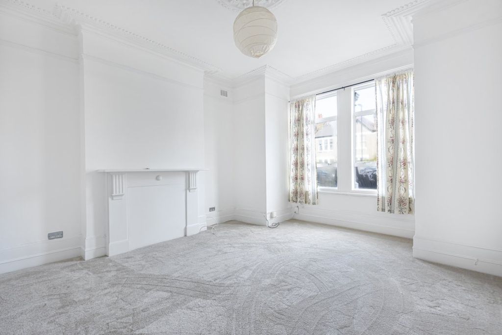 Property photo 3 of 18 827575 (1)