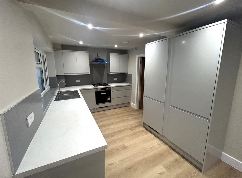 Property photo 2 of 13 14l.Jpeg