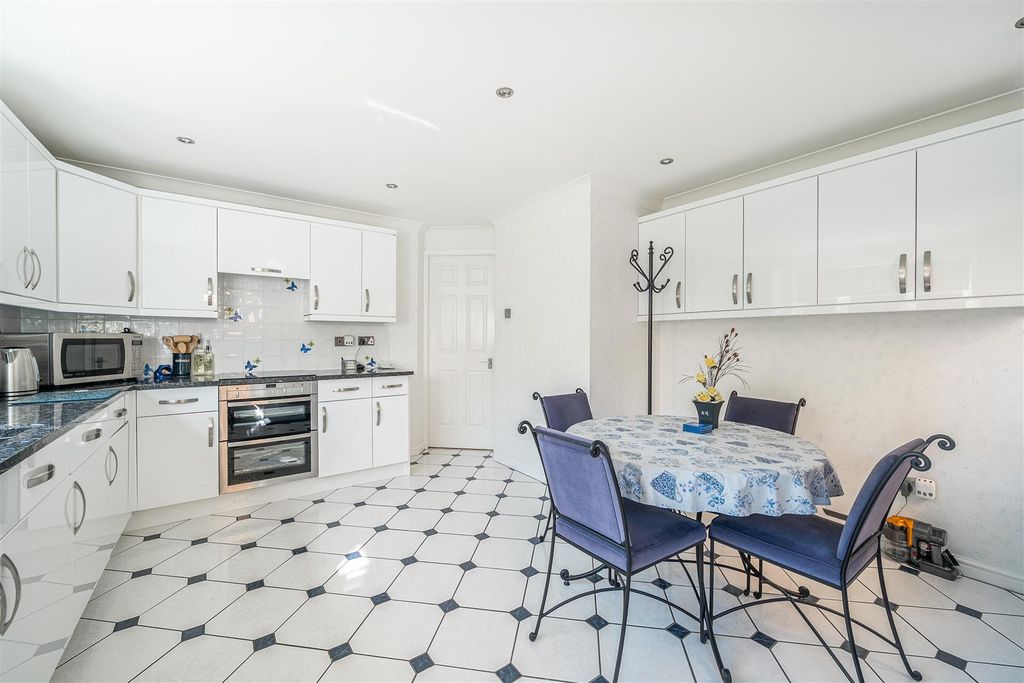 Property photo 3 of 28 Kitchen