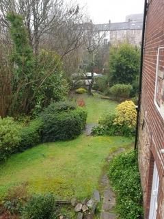 Property photo 2 of 12 Communal Garden