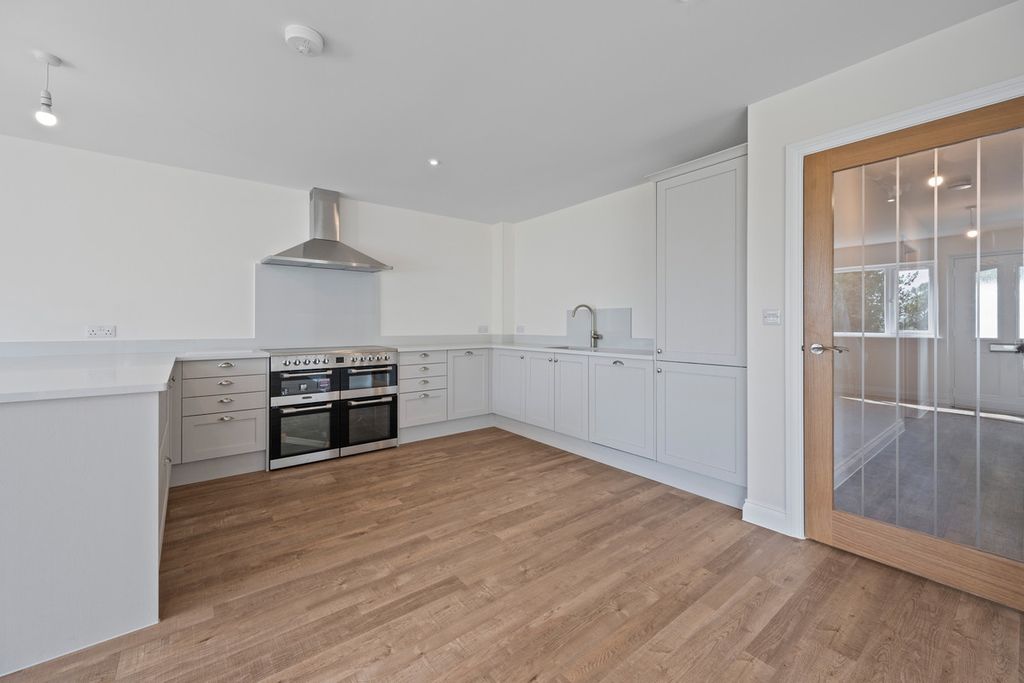 Property photo 2 of 40