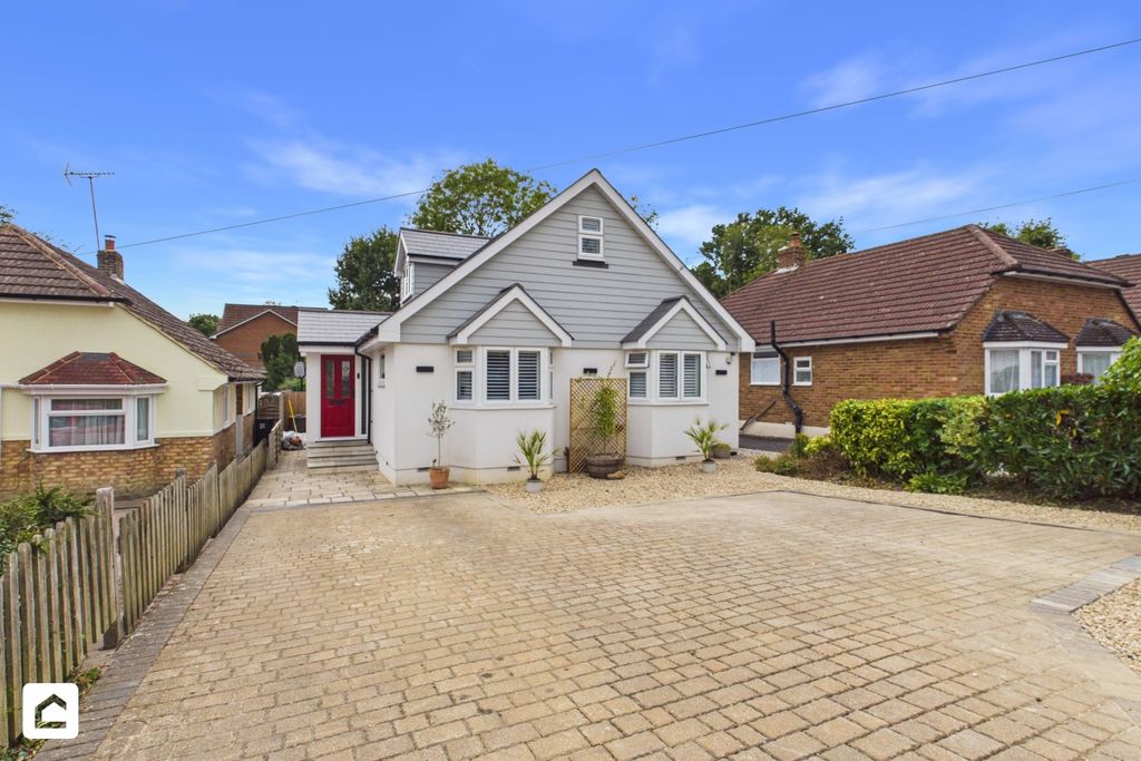 Property photo 1 of 36 Grange Crescent Clarendons Front