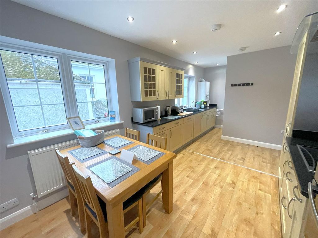 Property photo 3 of 12 Kitchen .Jpg
