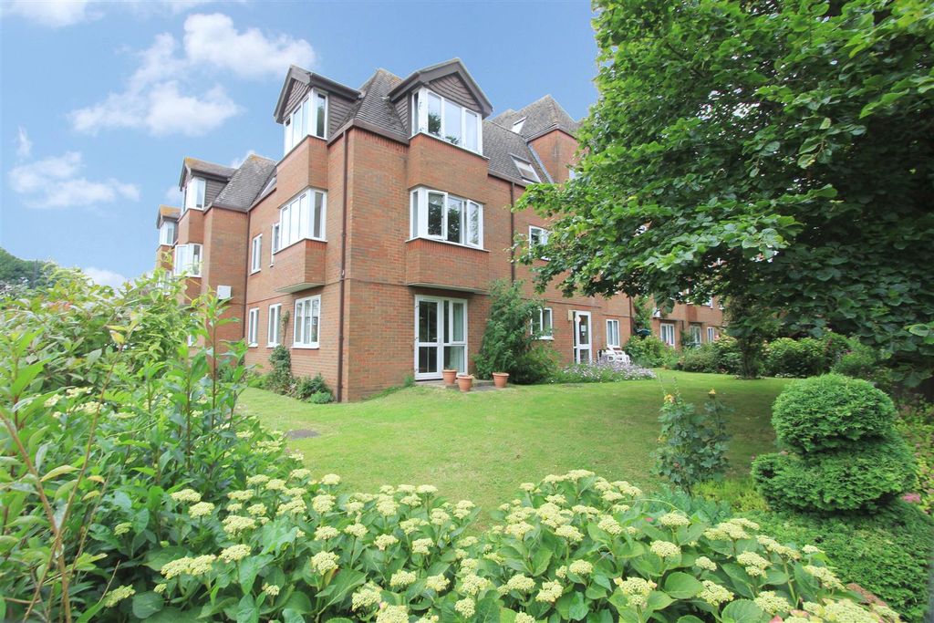 Property photo 1 of 9 Lutyens
