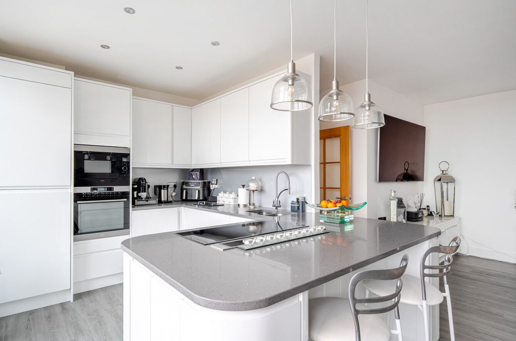 Property photo 3 of 9 1522652-10-1A0A0c...
