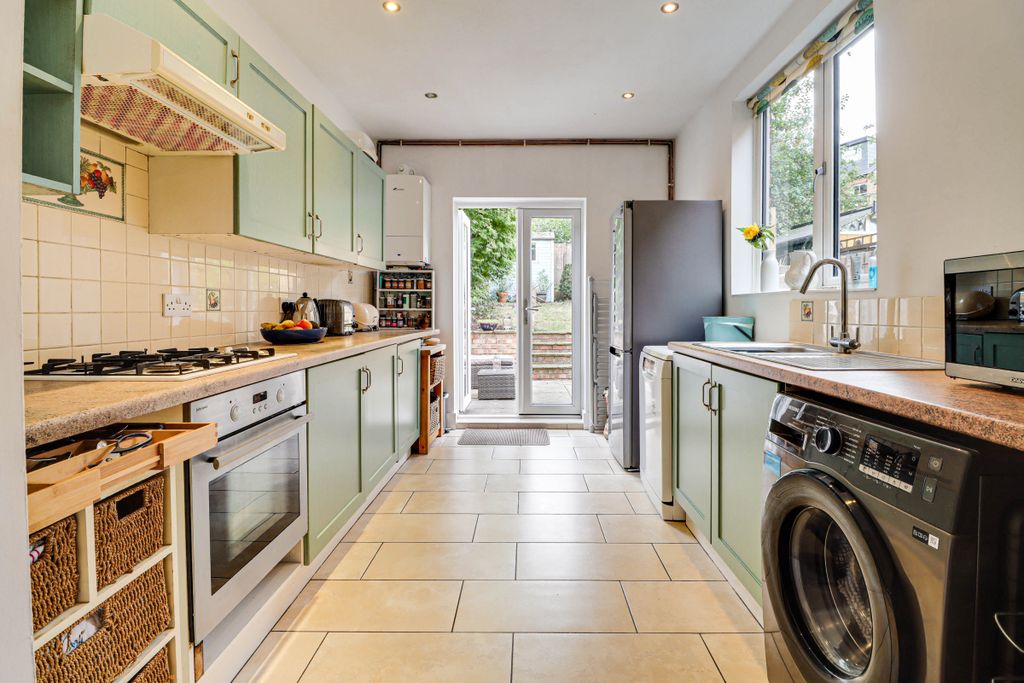 Property photo 3 of 18 Kitchen