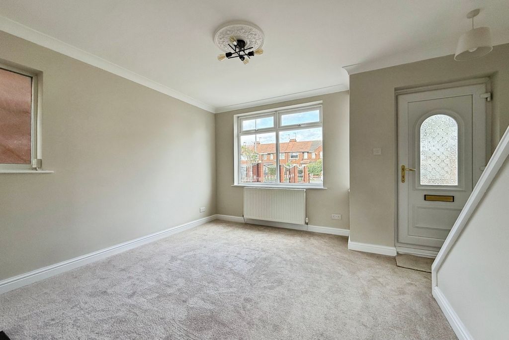 Property photo 2 of 13 4516325