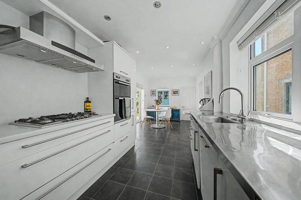Property photo 3 of 29 Kitchen