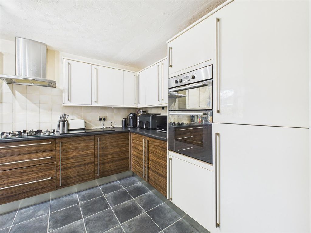 Property photo 3 of 14 Cam04907G0-Pr0286-Still002.Jpg