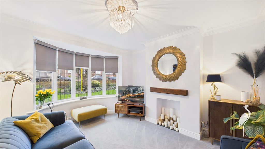 Property photo 2 of 39 Lounge