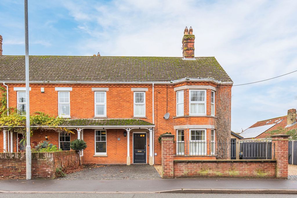 Property photo 1 of 18