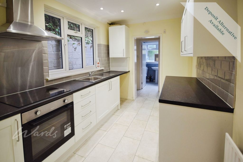 Property photo 2 of 11 Glencoe Kitchen