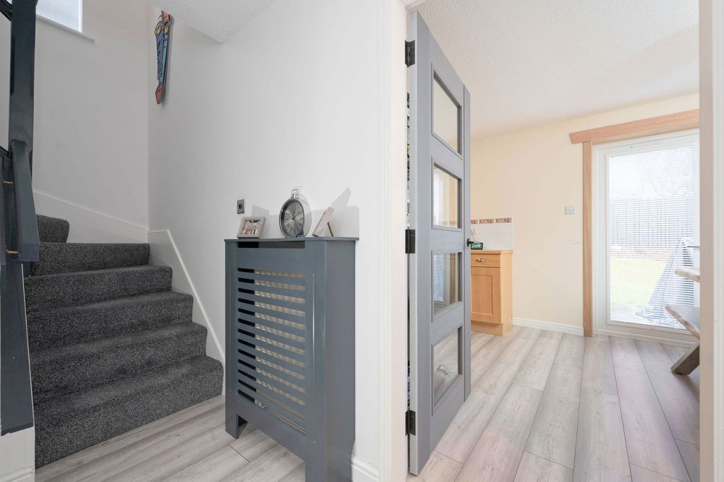 Property photo 3 of 28