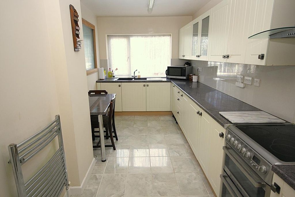 Property photo 2 of 20 8 Kitchen 3.Jpg