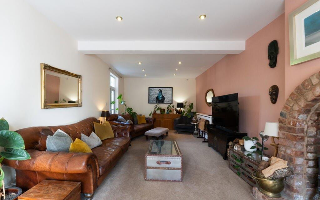 Property photo 2 of 26