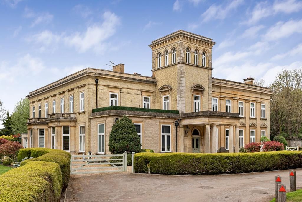 2 bed flat for saleWare Park, Ware Park Manor Ware Park SG12 photo 5