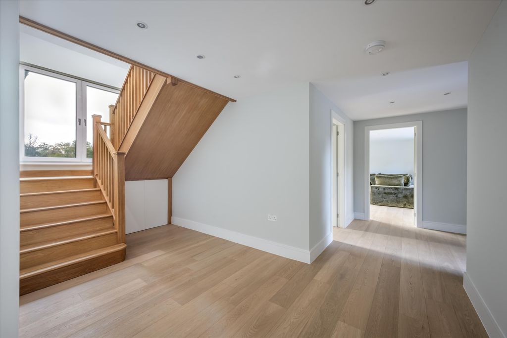 Property photo 3 of 32 Image