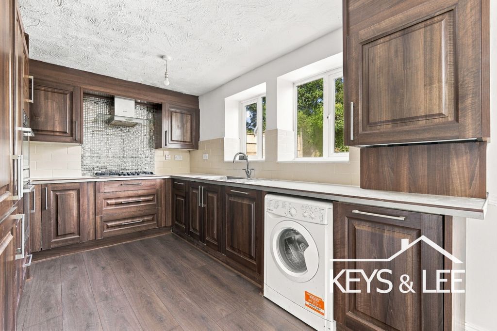Property photo 2 of 20 5562282