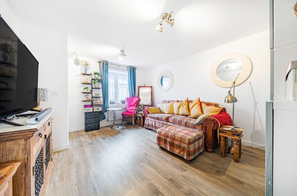 Property photo 3 of 15 Lrg_1087241 (3)