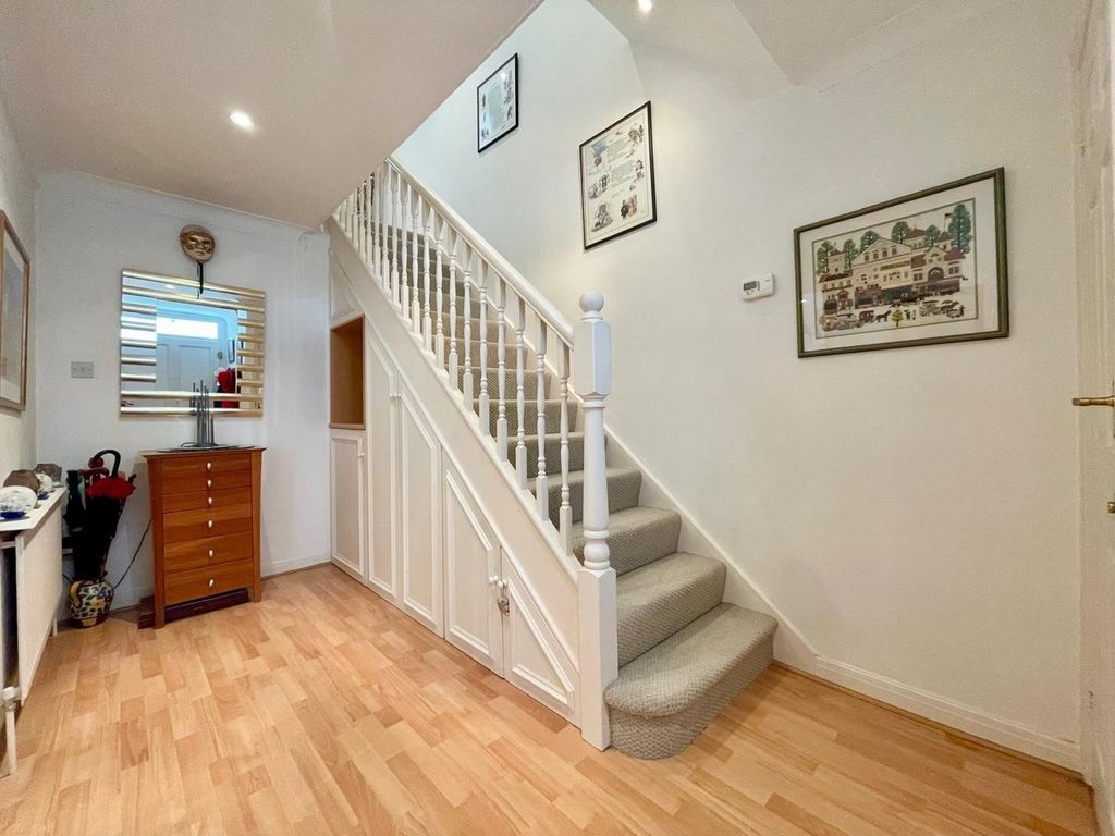 Property photo 3 of 28