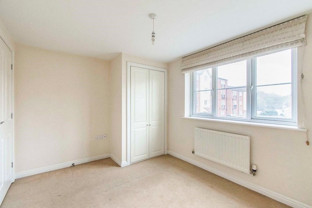 Property photo 3 of 8 Bedroom