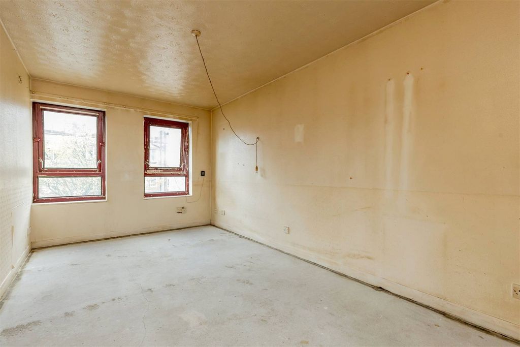 Property photo 3 of 16 Picture No. 11