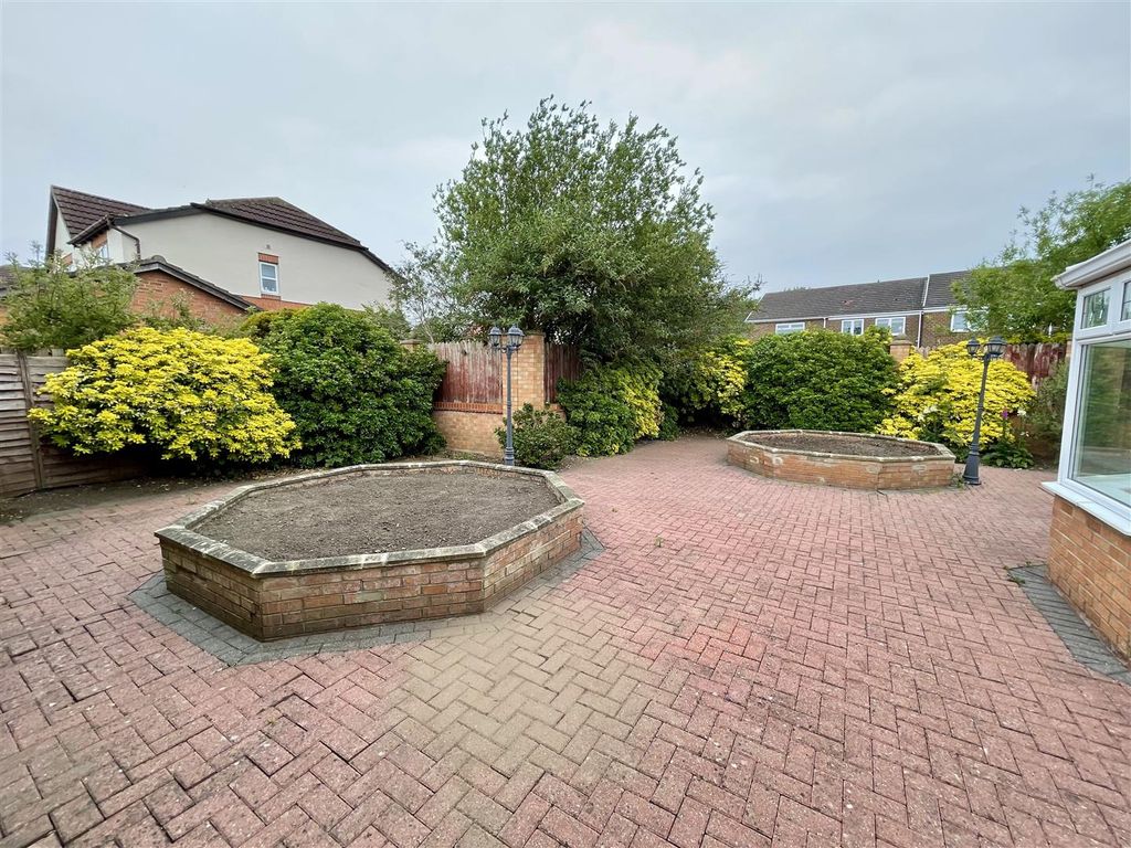Property photo 2 of 17 Externally