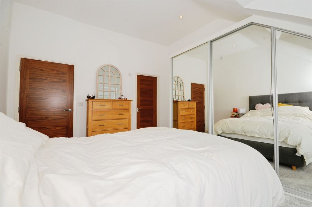 Property photo 3 of 8 Bedroom 1