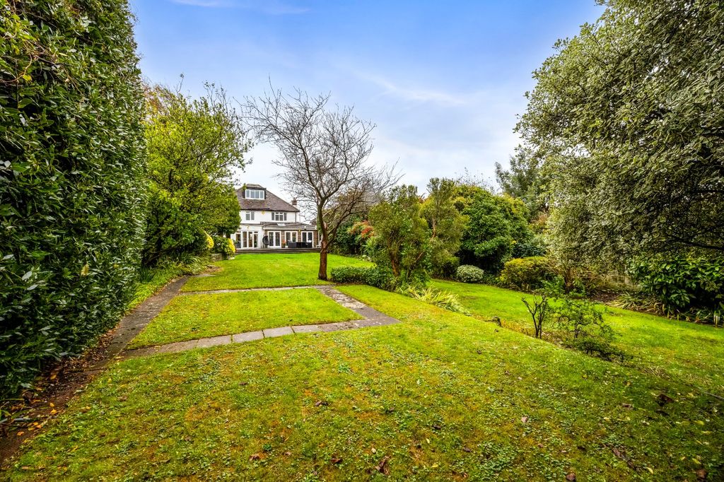 Property photo 2 of 33 Garden